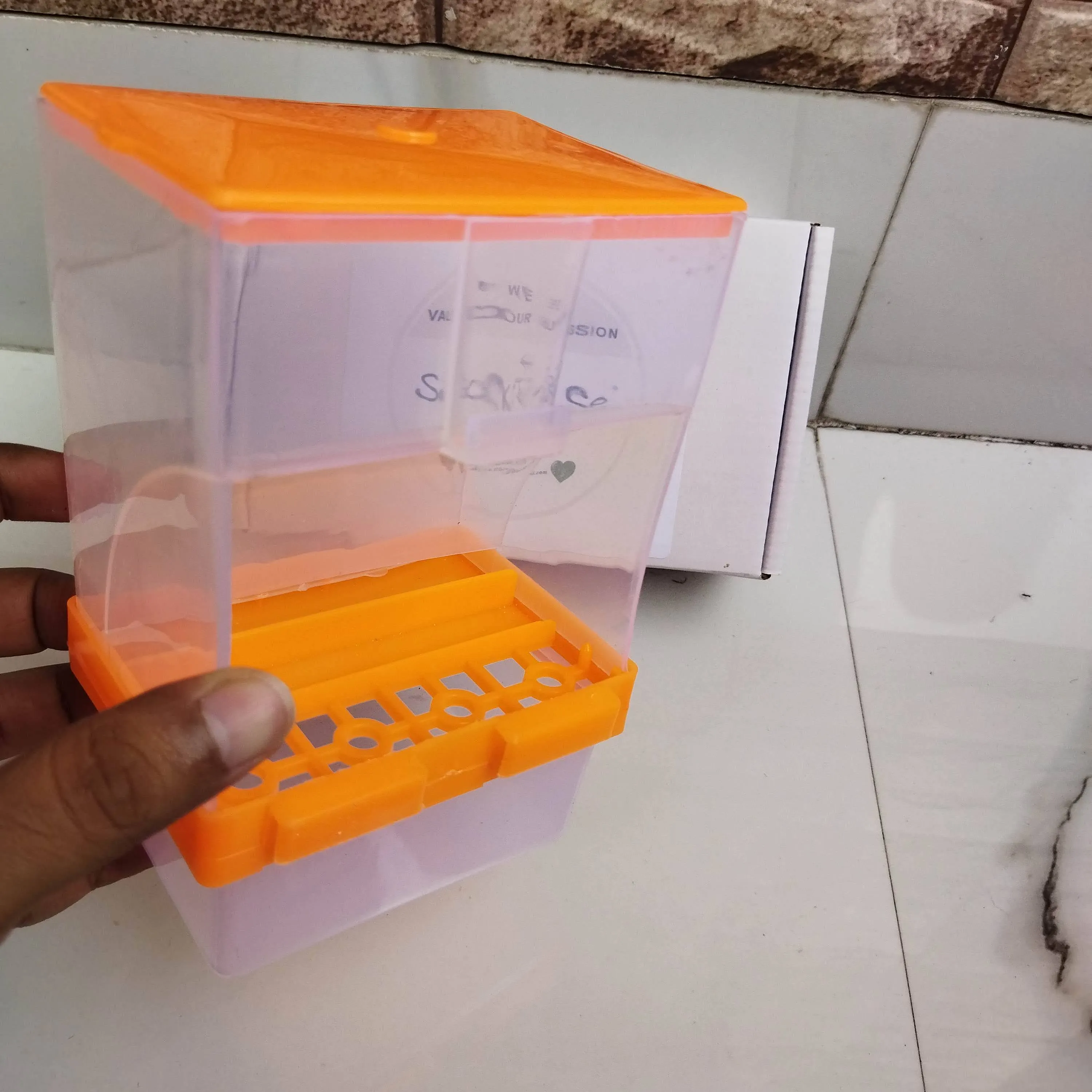 Plastic Bird Feeder With Automatic Dispenser BF1