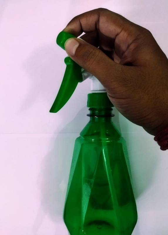 Spray bottle with Adjustable Nozzle